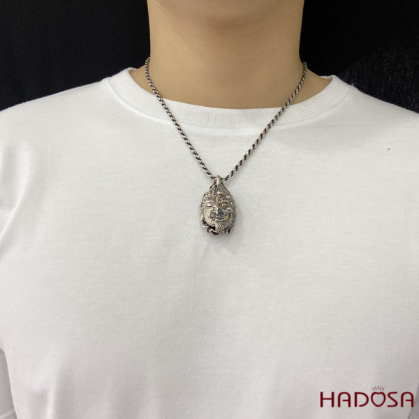 Mặt dây chuyền bạc Thái nửa Phật nửa Quỷ