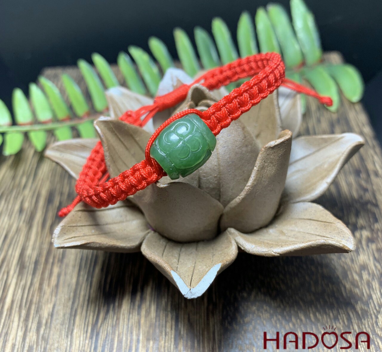 Vòng tay lu thống Ngọc Bích dây đỏ may mắn