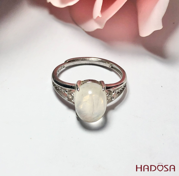 Nhẫn đá mặt trăng 8*10mm bạc 925