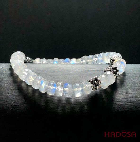 Vòng đá Mặt Trăng 6mm mix charm bạc 925