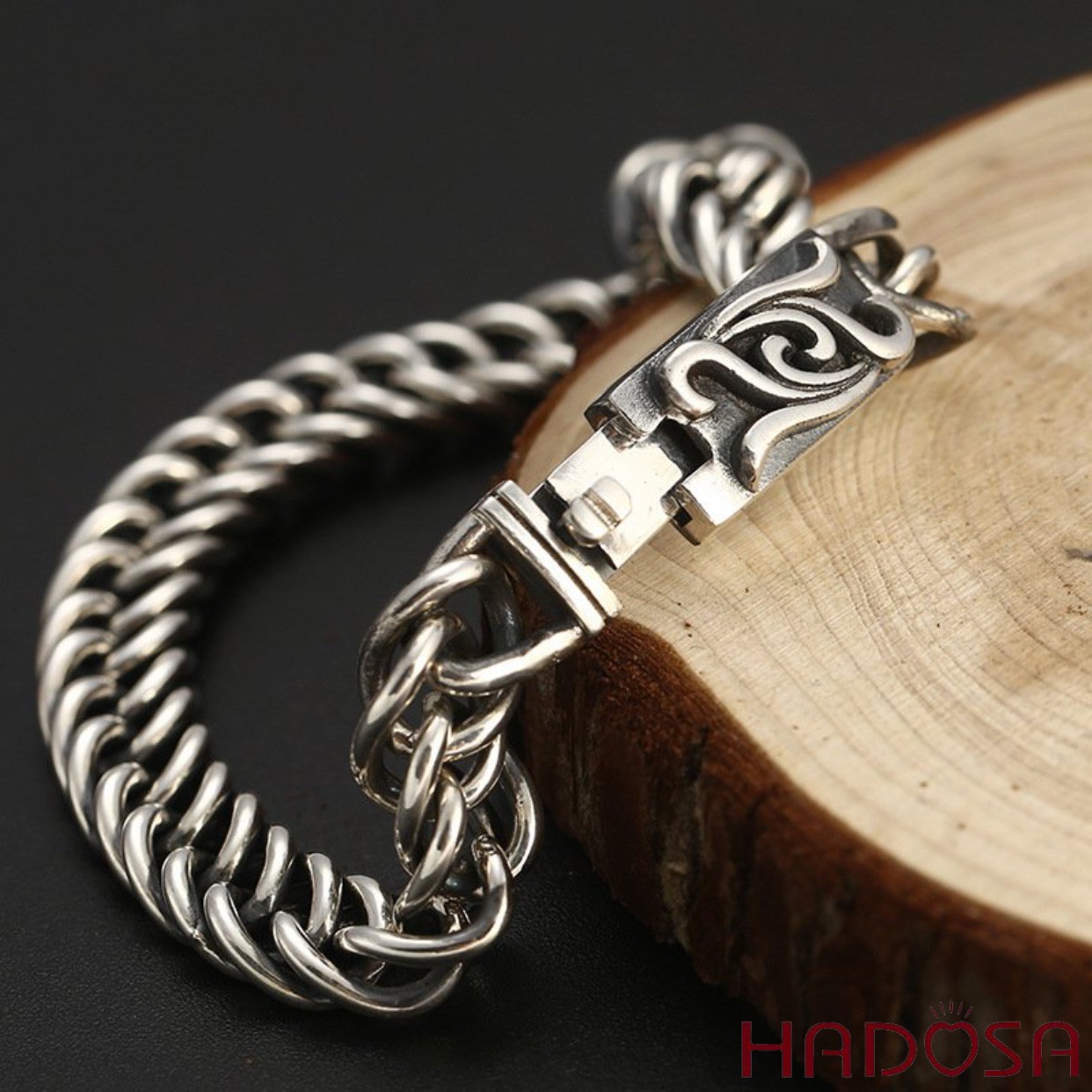 Vòng đeo tay bạc Thái