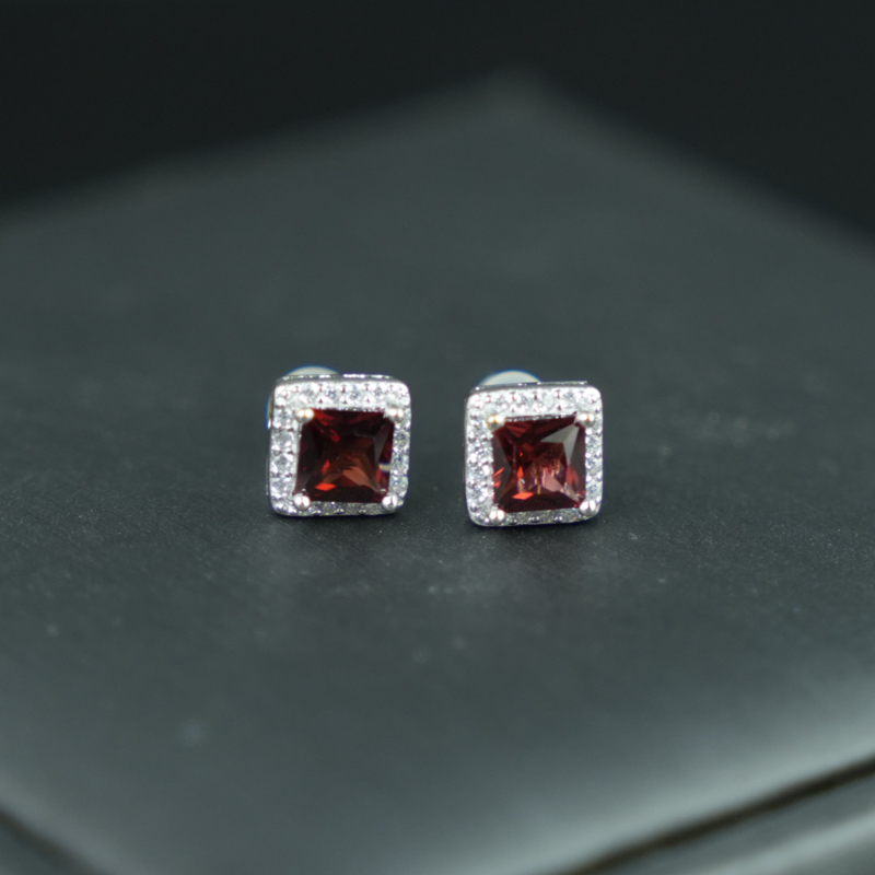 Bông tai garnet 5mm bạc 925