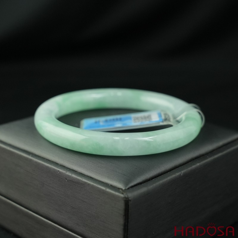 Vòng Ngọc Cẩm Thạch bản tròn xanh trong vân đậu ni 54