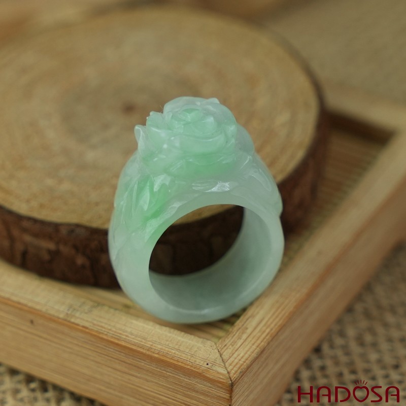 Nhẫn Cẩm thạch trắng lí chạm hoa hồng ni 16