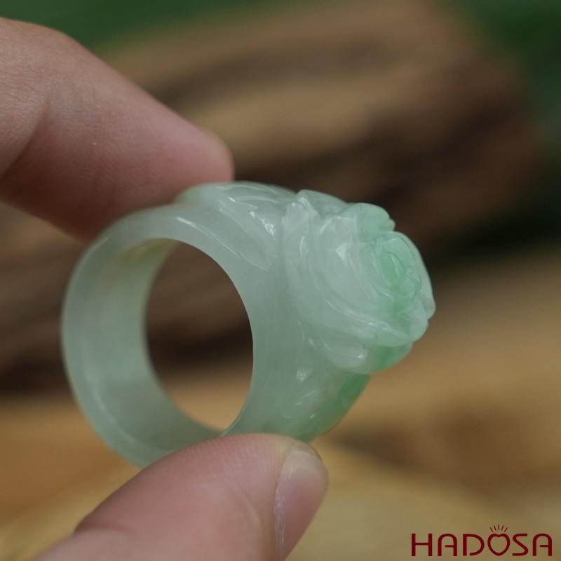 Nhẫn Cẩm thạch trắng lí chạm hoa hồng ni 16