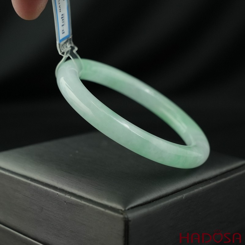Vòng Ngọc Cẩm Thạch bản tròn xanh trong vân đậu ni 54