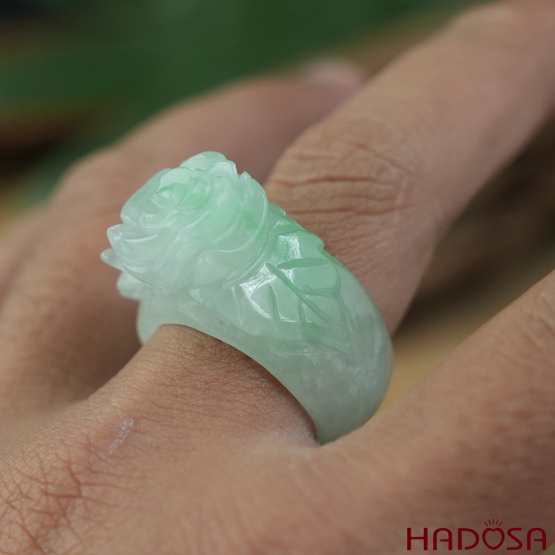 Nhẫn Cẩm thạch trắng lí chạm hoa hồng ni 16
