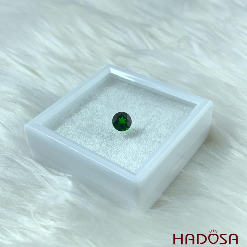 Diopside tròn 08mm 5A
