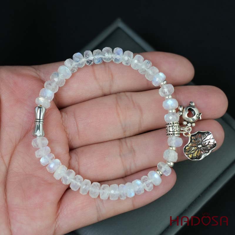 Vòng đá Mặt Trăng 6mm mix charm bạc 925