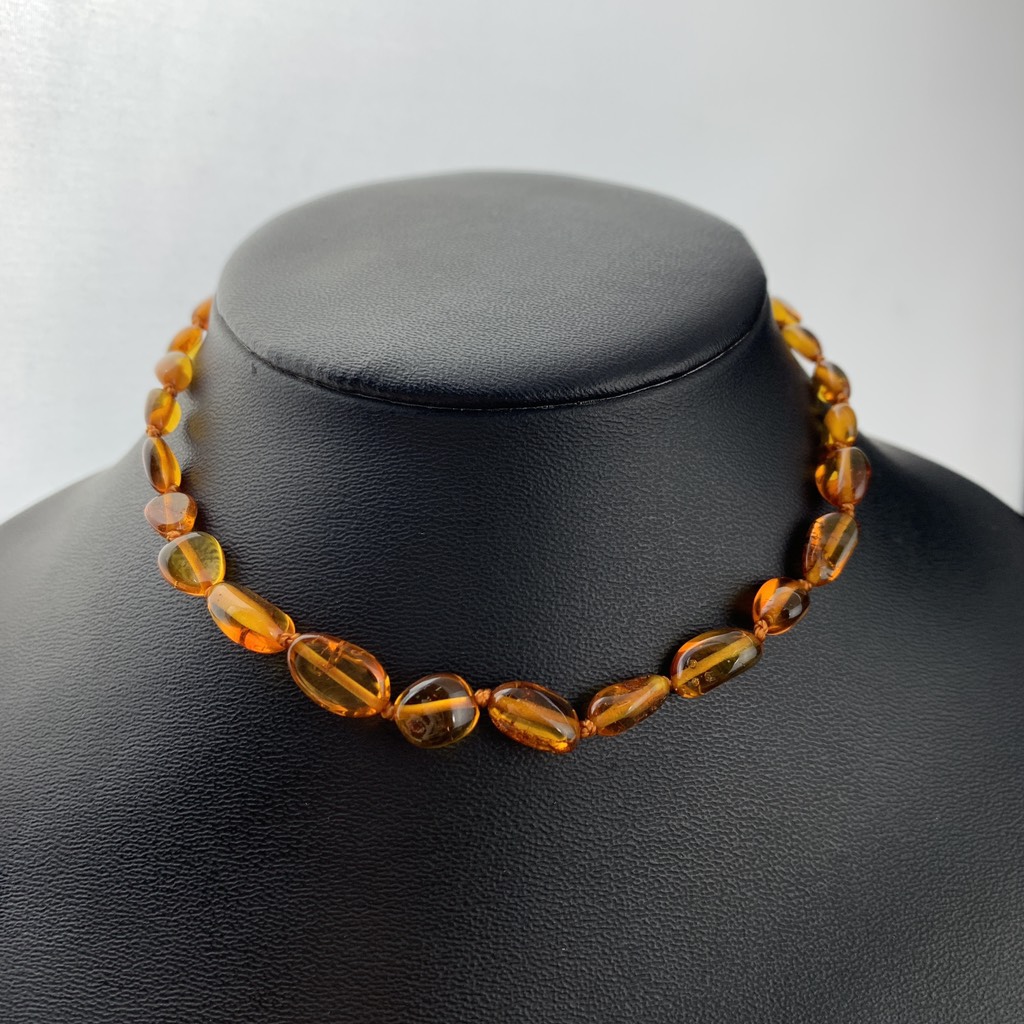 Vòng cổ Hổ phách Baltic vàng đậm thuôn cho em bé