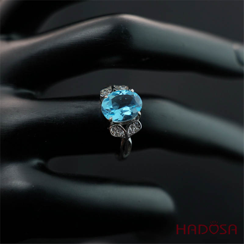 Nhẫn Topaz Swiss 8*10mm bạc 925