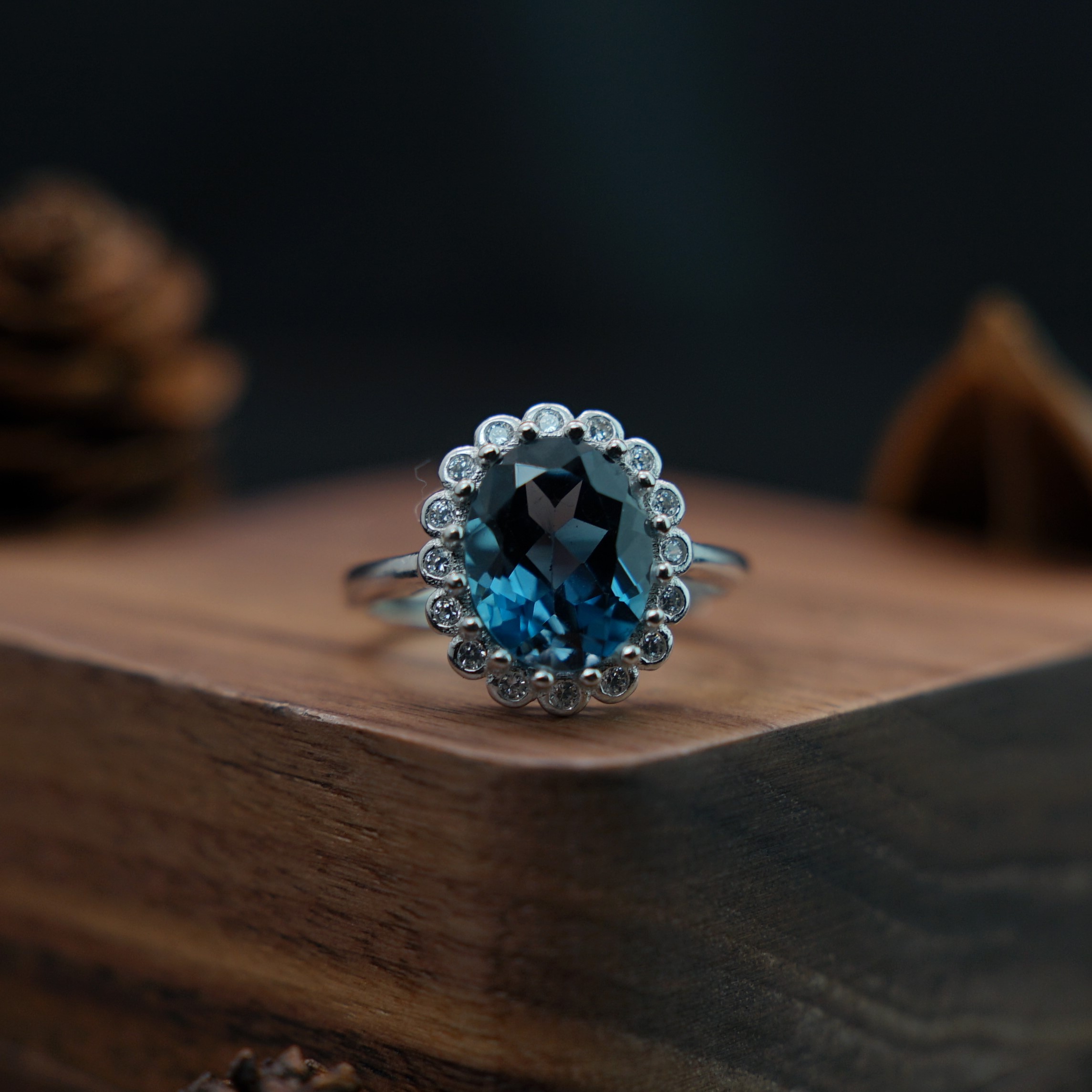 Nhẫn Topaz London 8*10mm bạc 925