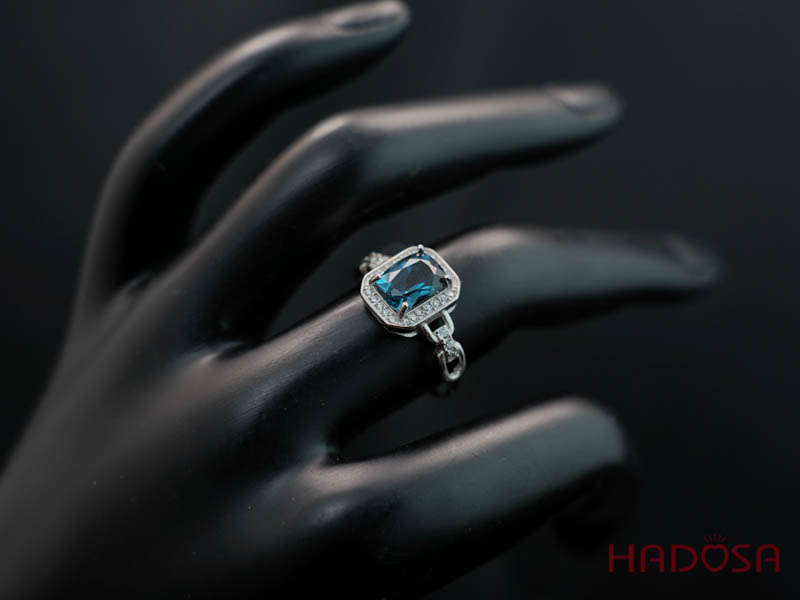 Nhẫn đá Topaz London 6*8mm bạc 925