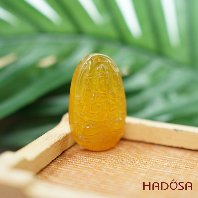 Mặt Phật bản mệnh Thiên Thủ Thiên Nhãn (Tý) mã não vàng 37mm