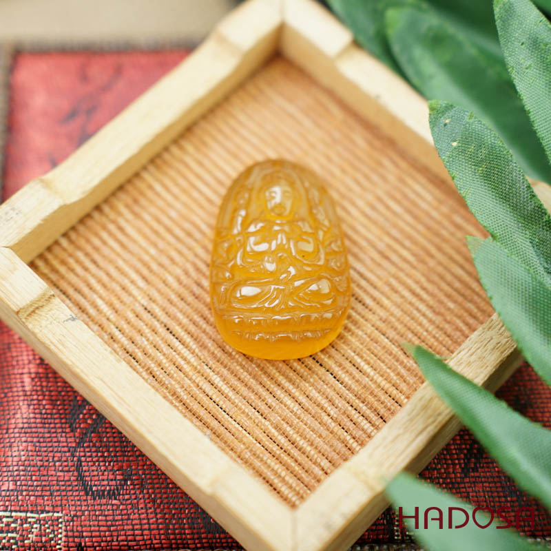 Mặt Phật bản mệnh Thiên Thủ Thiên Nhãn (Tý) mã não vàng 37mm