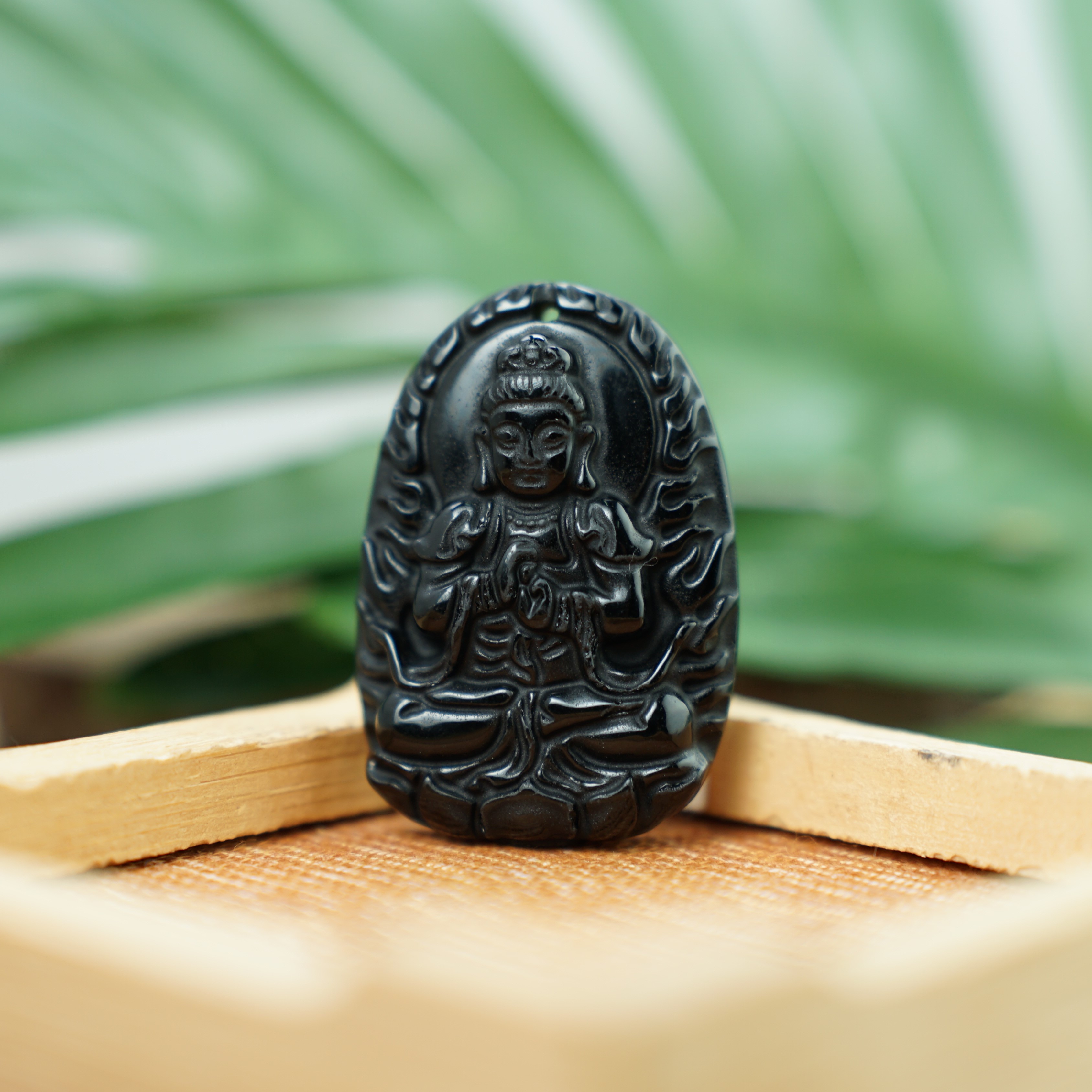 Đá thuỷ tinh núi lửa Phật Như Lại Đại Nhật (Mùi, Thân) 38mm