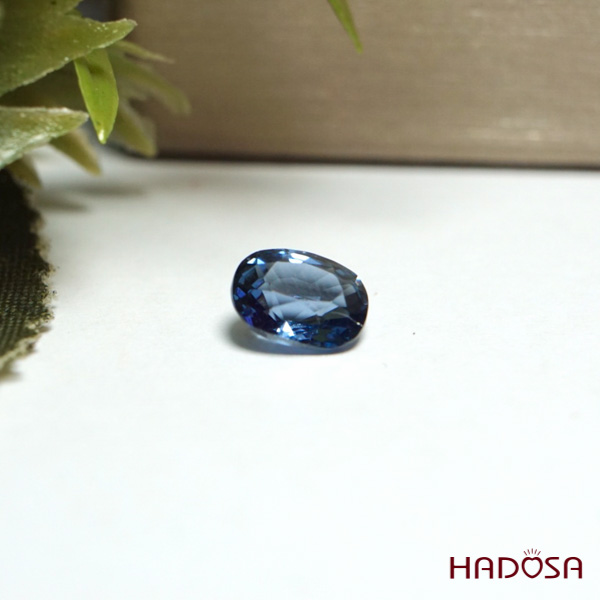 Spinel xanh VN oval 5*7 1.1cts