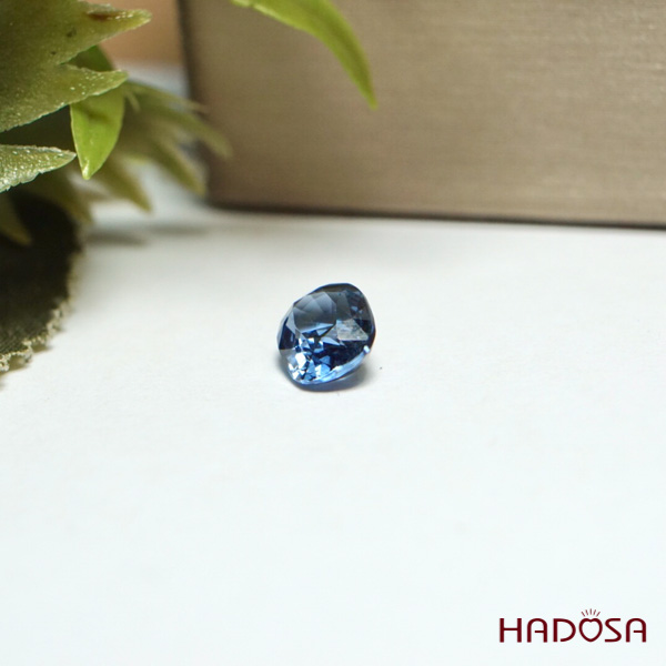 Spinel xanh VN oval 5*7 1.1cts