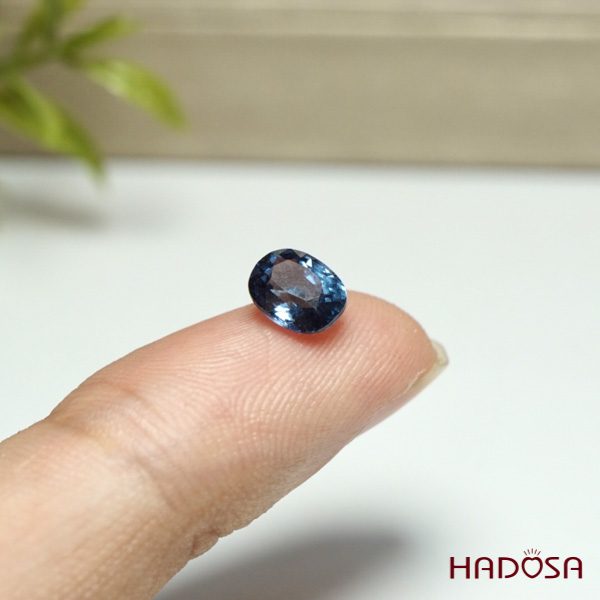 Spinel xanh VN oval 5*7 1.1cts