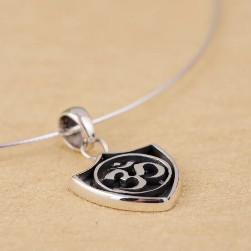 Mặt dây chuyền chữ Om bạc Thái