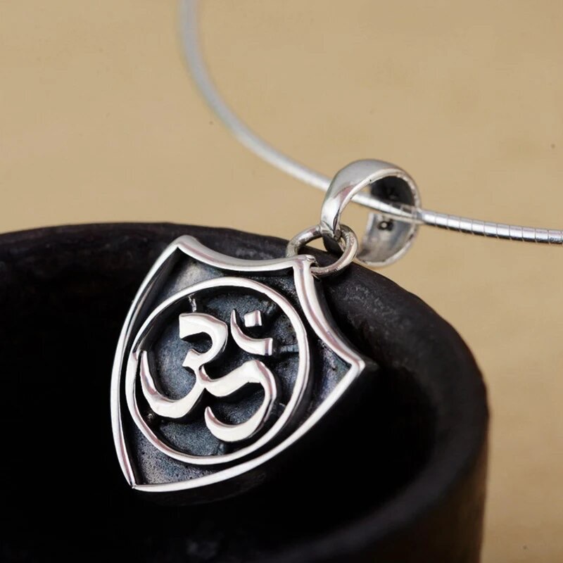 Mặt dây chuyền chữ Om bạc Thái