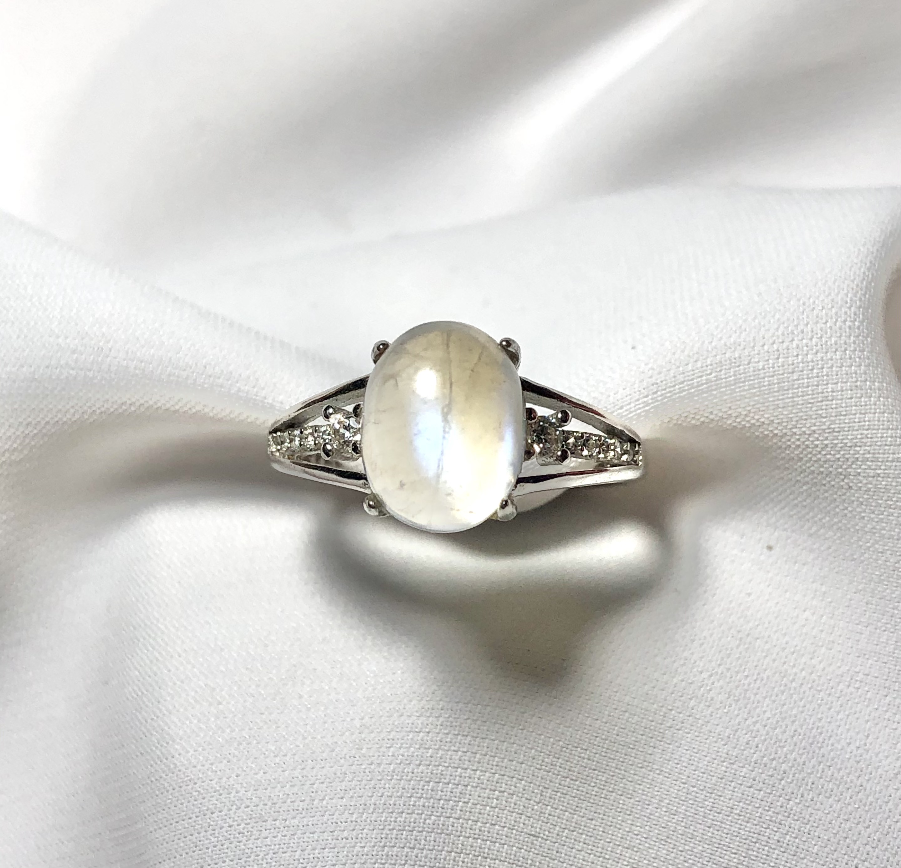 Nhẫn đá mặt trăng 8*10mm bạc 925