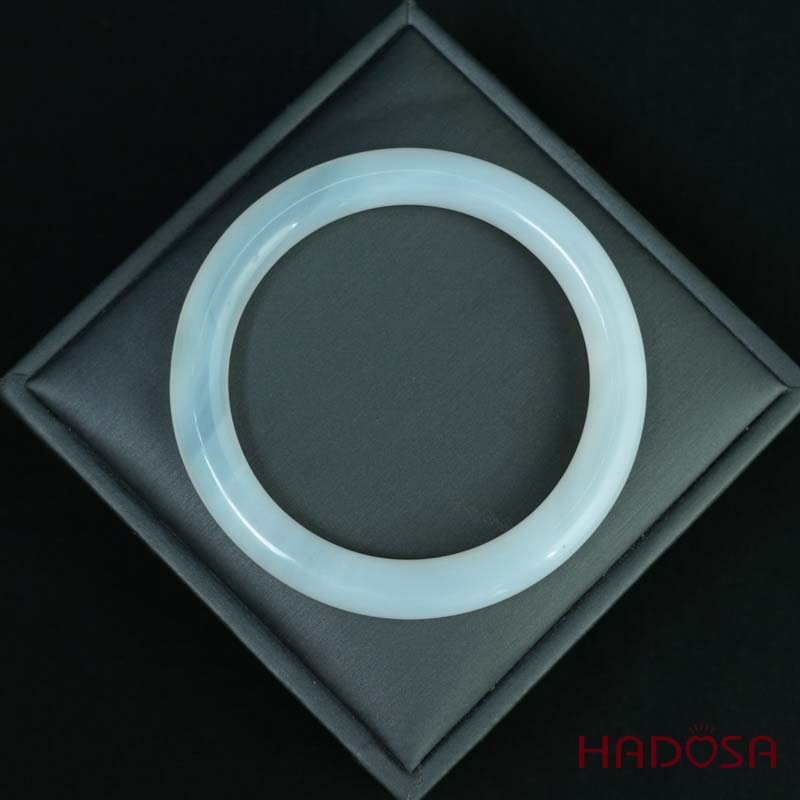 Vòng kiềng mã não trắng ngọc bản tròn ni 54