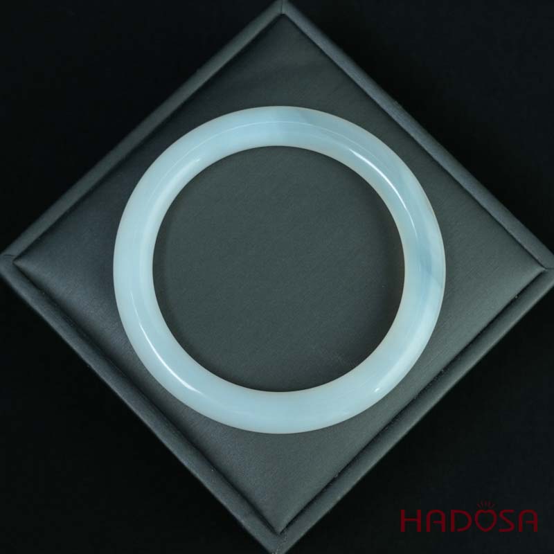 Vòng kiềng mã não trắng ngọc bản tròn ni 54