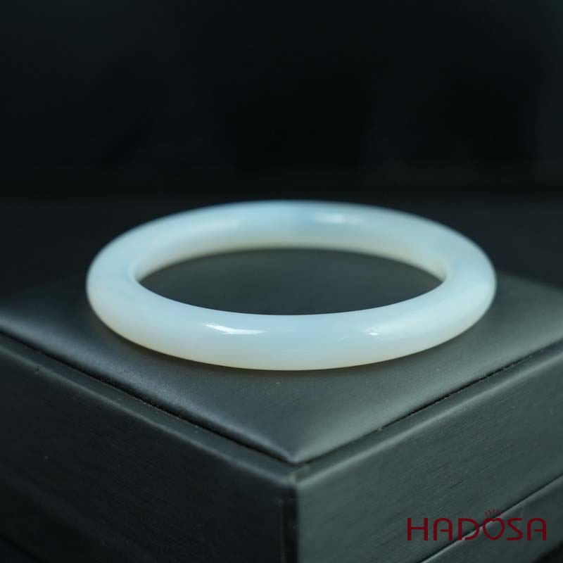 Vòng kiềng mã não trắng ngọc bản tròn ni 54