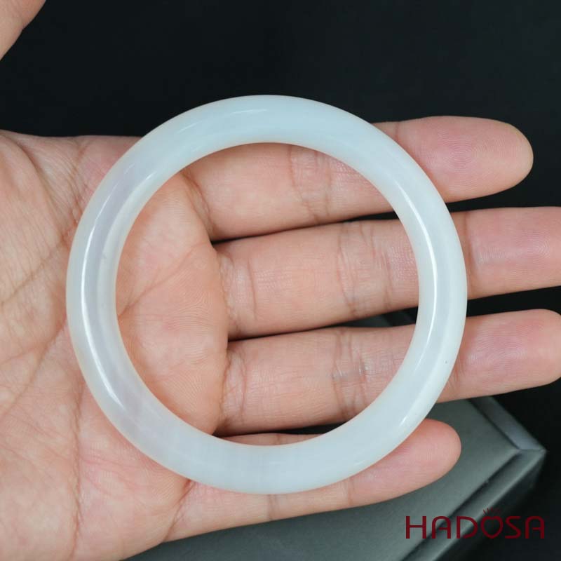 Vòng kiềng mã não trắng ngọc bản tròn ni 54