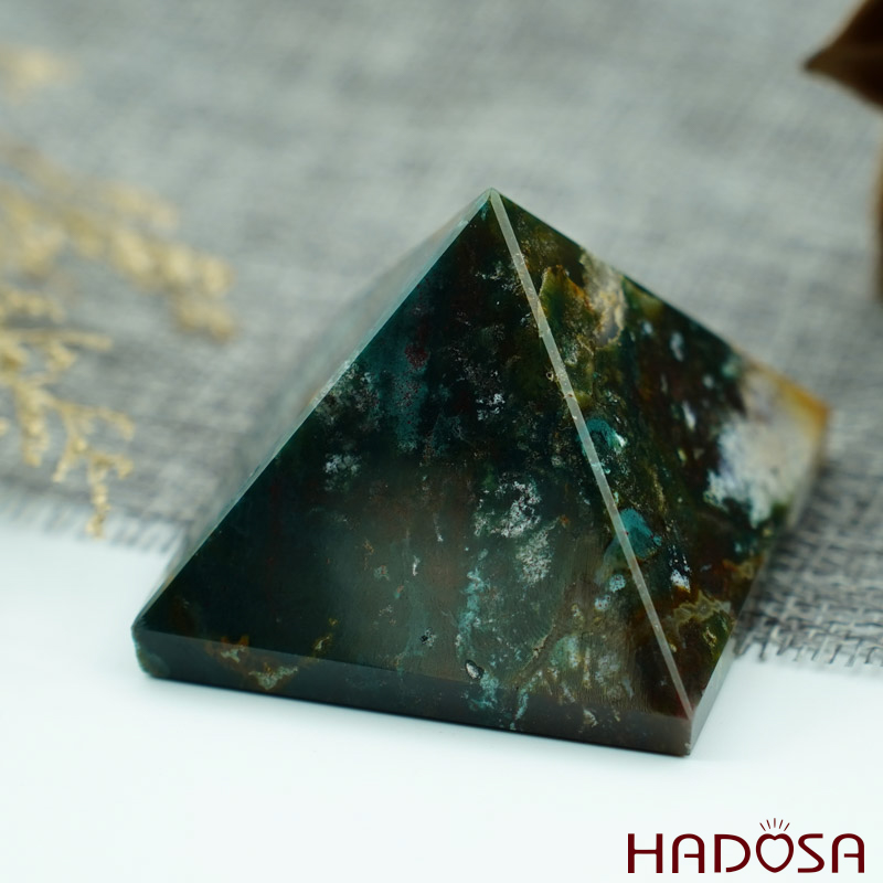 Kim tự tháp mã não rêu 5cm 120gr