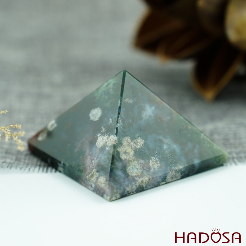 Kim tự tháp mã não rêu 5cm 130gr