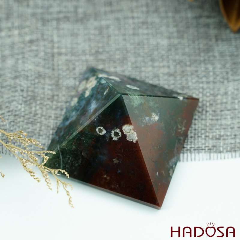 Kim tự tháp mã não rêu 5cm 130gr