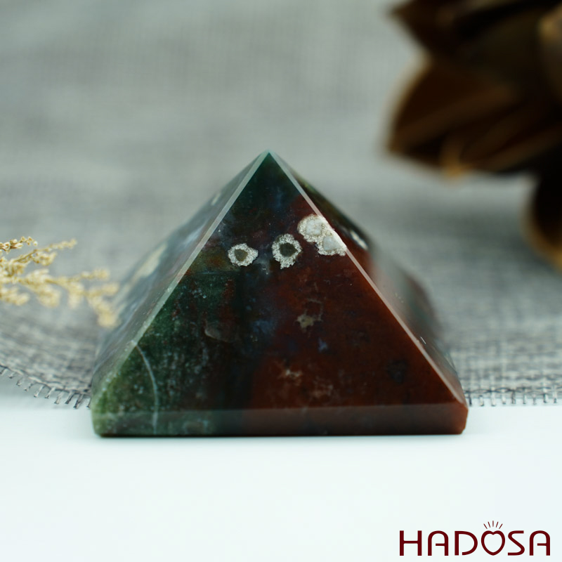 Kim tự tháp mã não rêu 5cm 130gr