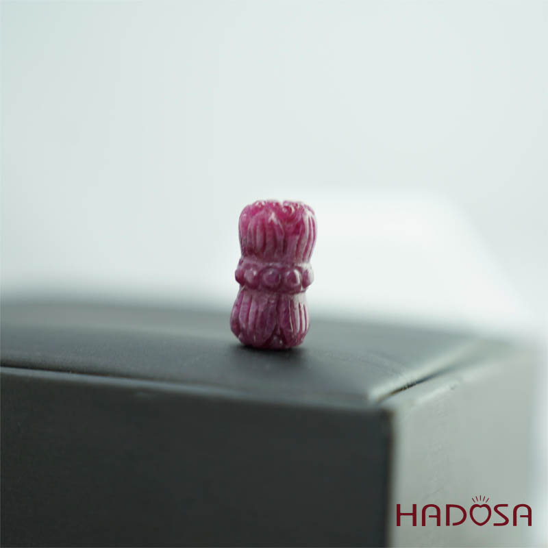 Lu thống ruby nam Phi chạm 9x16mm