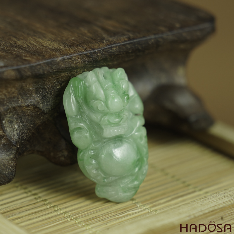 Mặt Cẩm Thạch Rồng ngậm long châu 18x28mm