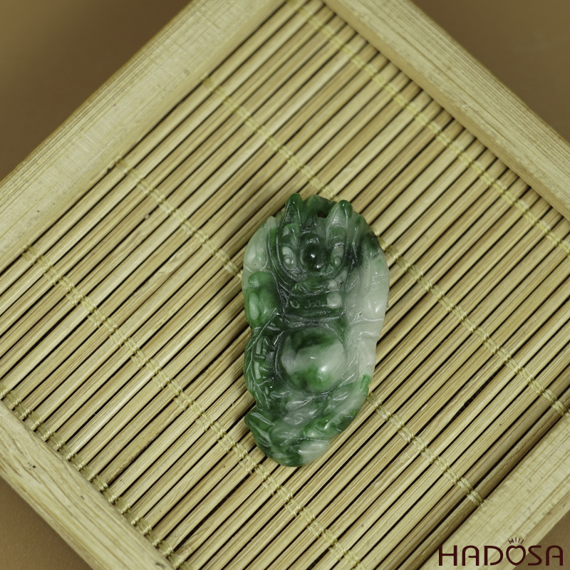 Mặt Cẩm Thạch Rồng ngậm long châu 17x32mm