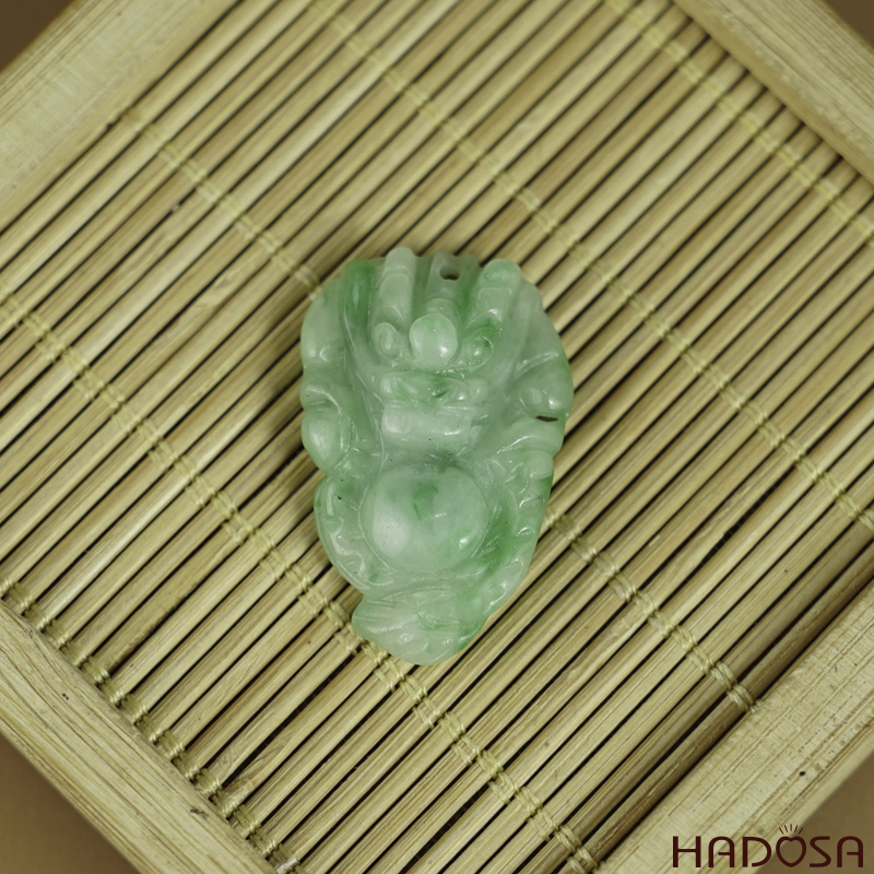 Mặt Cẩm Thạch Rồng ngậm long châu 18x28mm