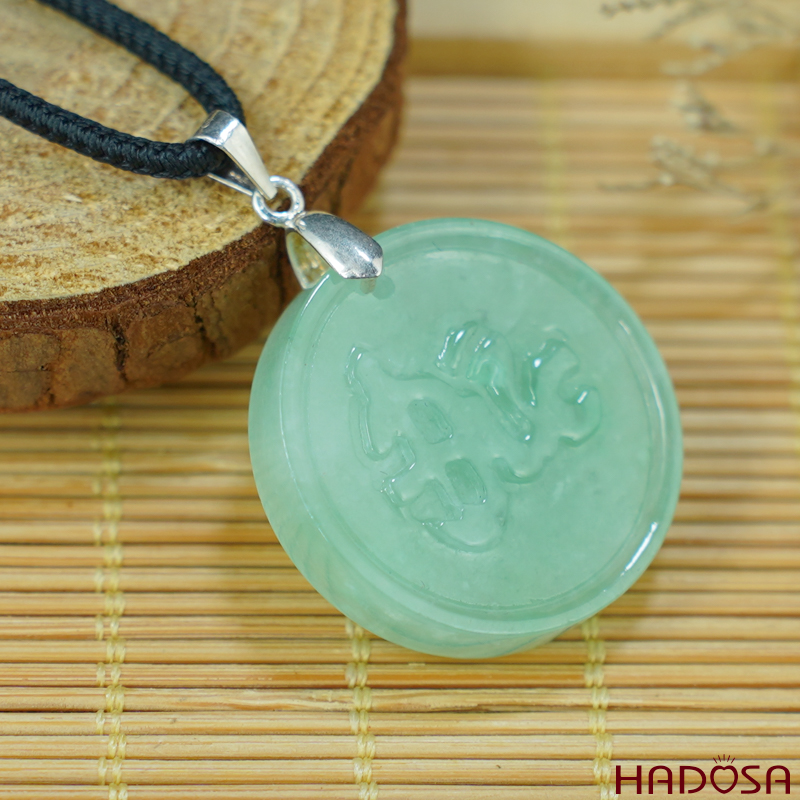 Mặt dây chuyền cẩm thạch chữ Đức