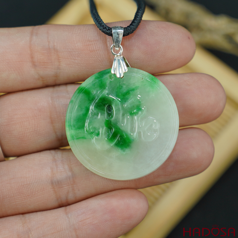 Mặt dây chuyền cẩm thạch chữ Đức