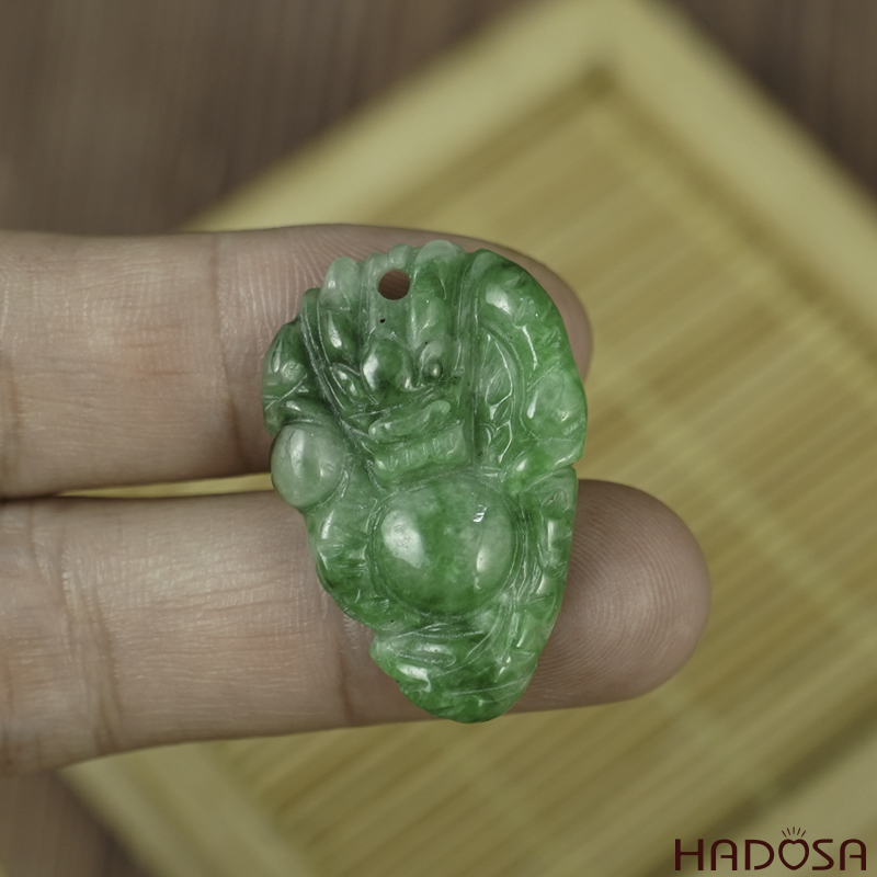 Mặt Cẩm Thạch Rồng ngậm long châu 20x30mm