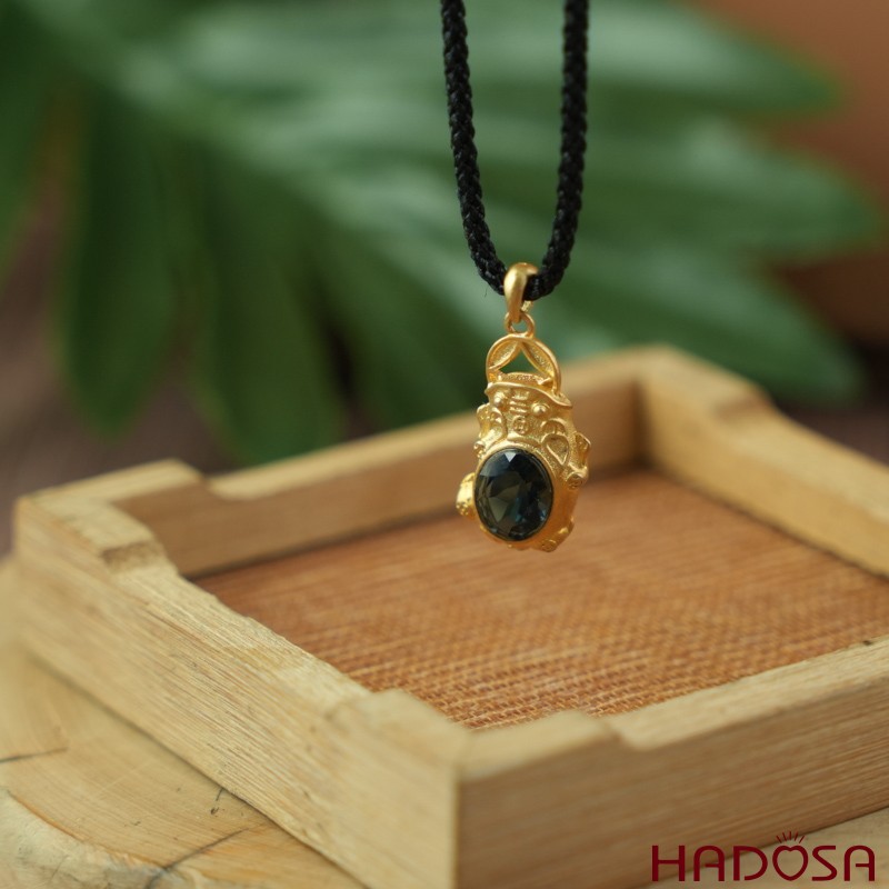 Mặt dây chuyền tỳ hưu Topaz London 7x9mm bạc mạ vàng