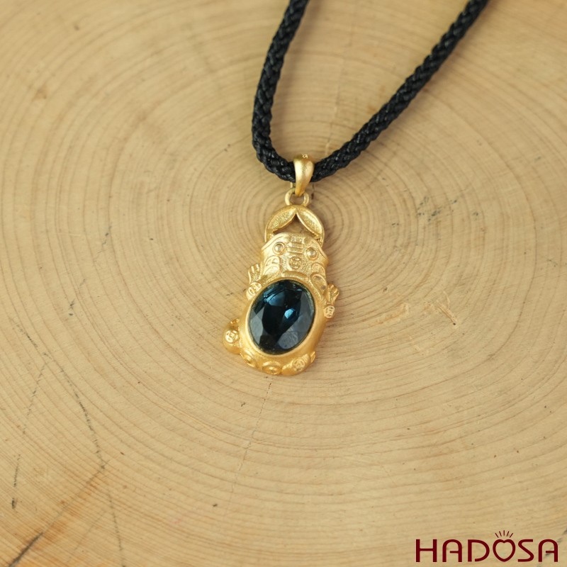 Mặt dây chuyền tỳ hưu Topaz London 7x9mm bạc mạ vàng