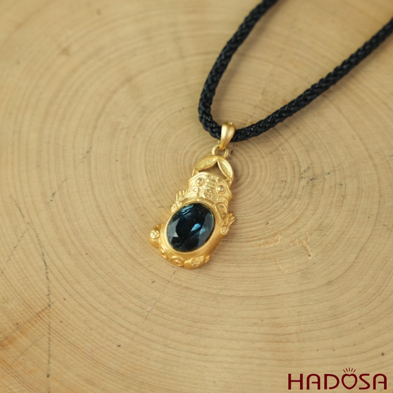 Mặt dây chuyền tỳ hưu Topaz London 7x9mm bạc mạ vàng