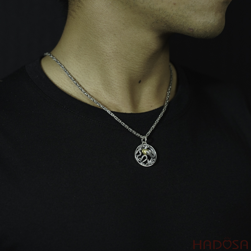 Mặt dây chuyền bạc Rắn ngậm tim vàng