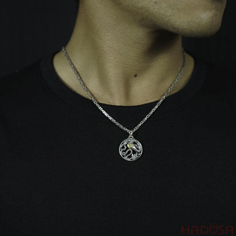 Mặt dây chuyền bạc Rắn ngậm tim vàng