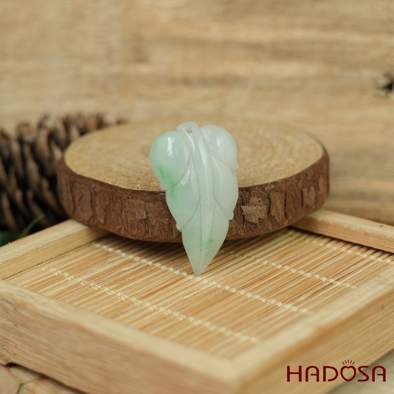 Cận cảnh Mặt dây chuyền Cẩm Thạch chiếc lá 17*30*6 HADOSA