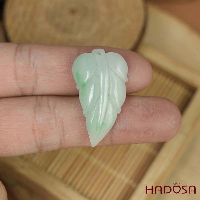 Mặt dây chuyền Cẩm Thạch chiếc lá 17*30*6