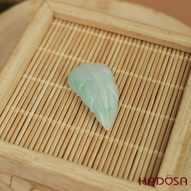 Mặt dây chuyền Cẩm Thạch chiếc lá 17*30*6