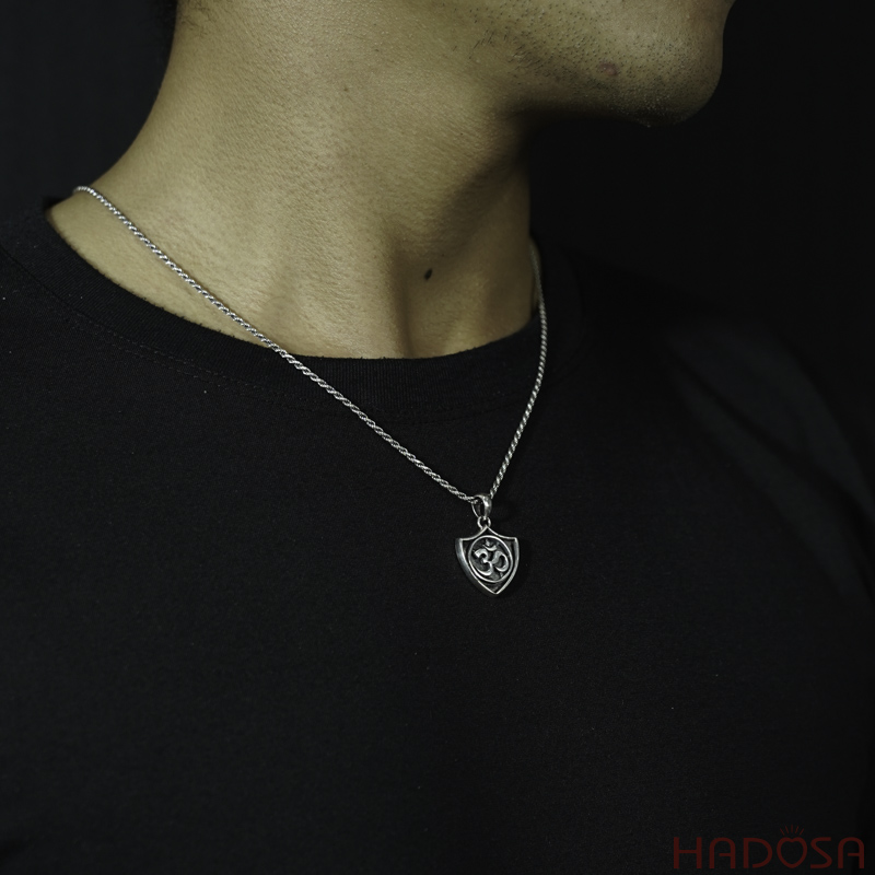 Mặt dây chuyền chữ Om bạc Thái